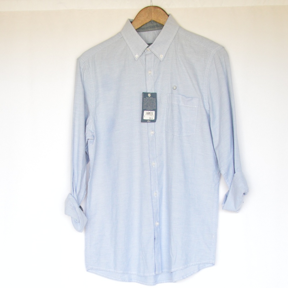 Men’s Bass Brand Chambray Button Down Shirt.